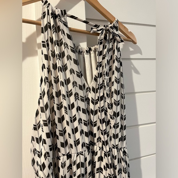 Torrid Black White Arrow Print Halter Maxi Dress - Picture 5 of 11